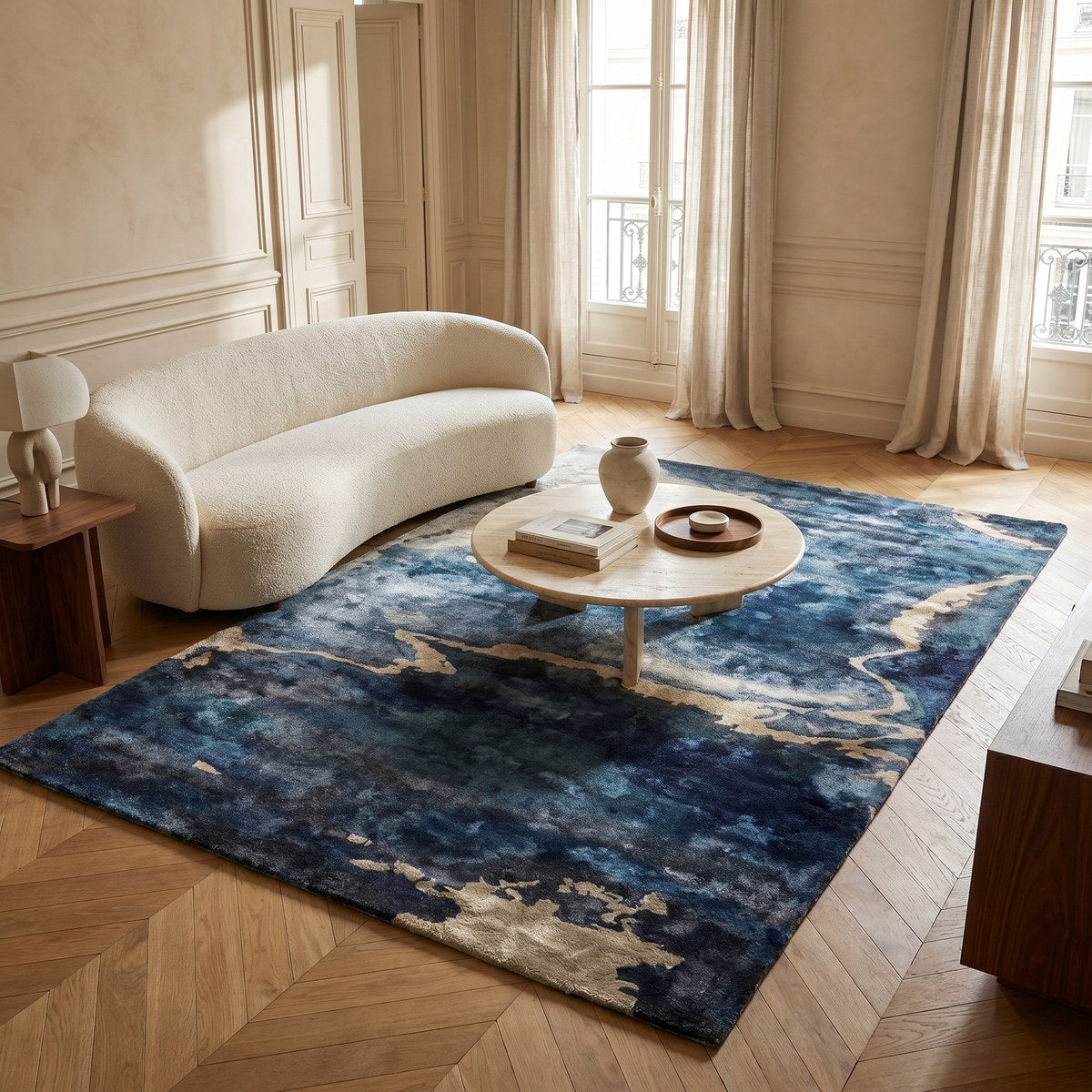 Tapis design en viscose bleu - Mira - ambiance salon 1