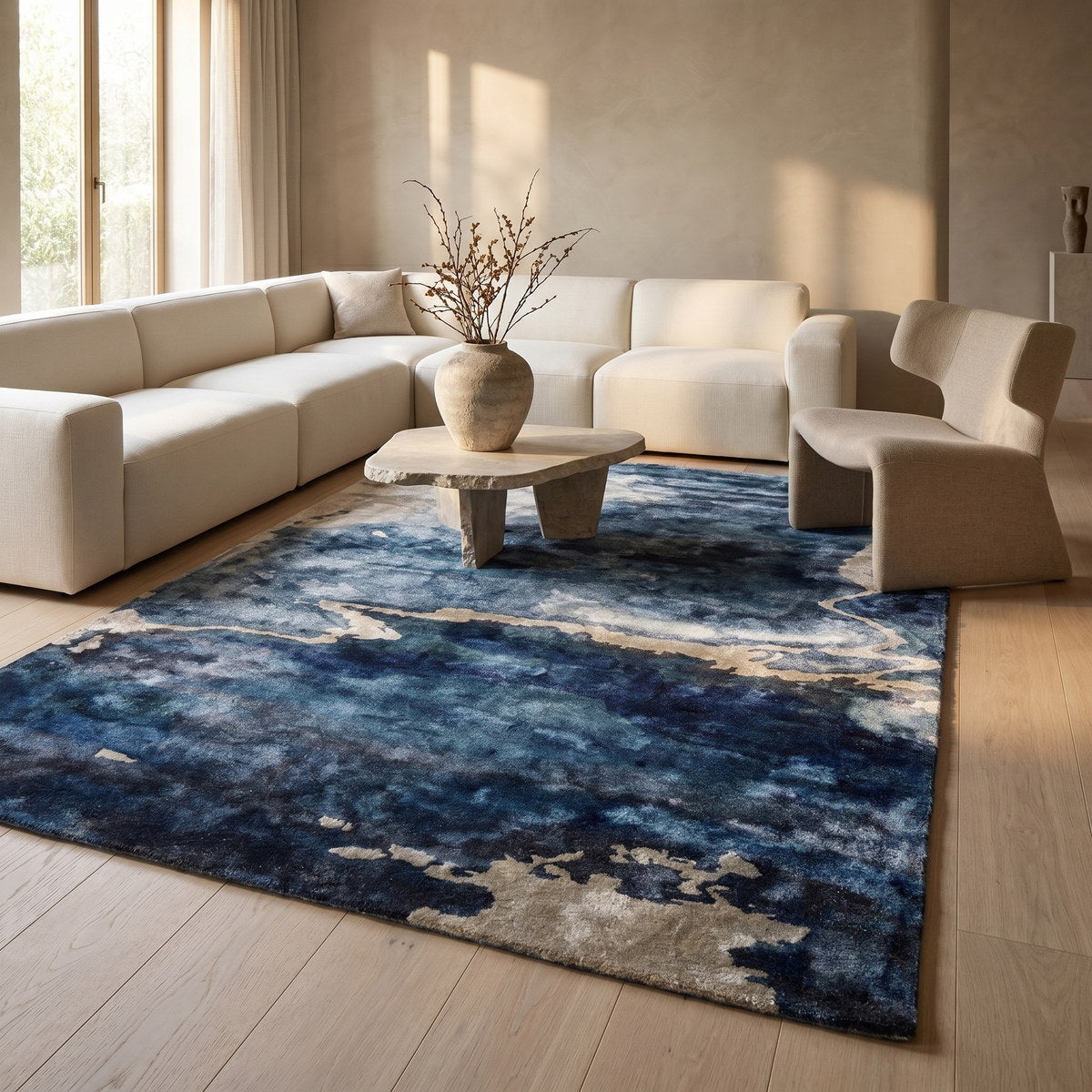 Tapis design en viscose bleu - Mira - ambiance salon 2