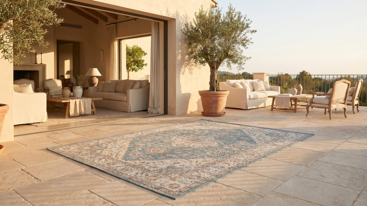 Tapis extérieur pour terrasse avec mobilier de jardin
