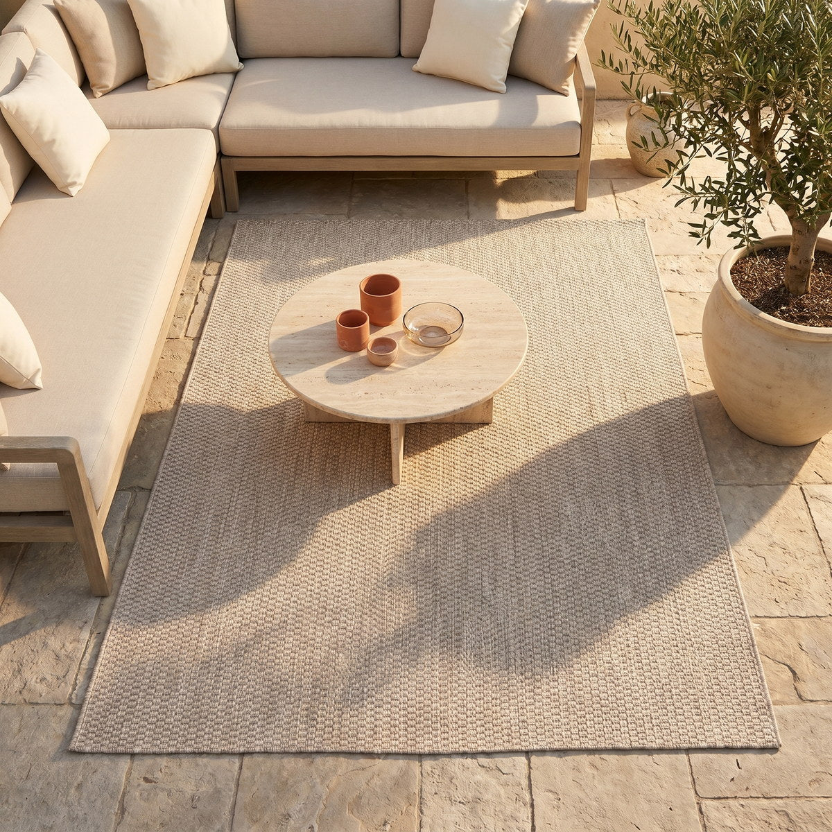 Tapis d’extérieur beige facile d’entretien - Genoa - ambiance terrasse 1