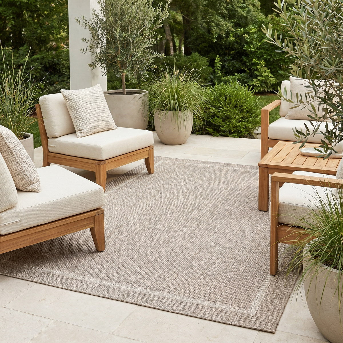 Tapis d’extérieur gris facile d’entretien - Lucca - ambiance terrasse 2