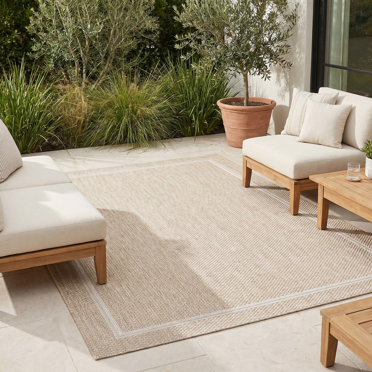 Tapis d’extérieur naturel facile d’entretien - Ivrea - ambiance terrasse 2