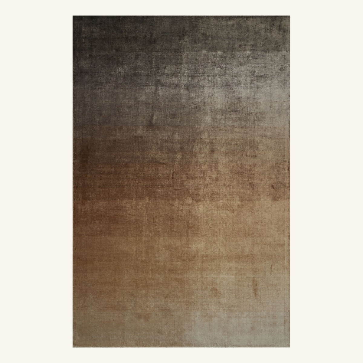 Tapis design en tencel taupe - Noto - fond #F9F6F0 détouré