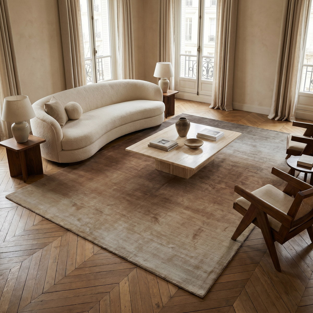 Tapis design en tencel taupe - Noto - ambiance salon 1