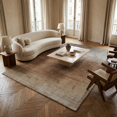 Tapis design en tencel taupe - Noto - ambiance salon 1