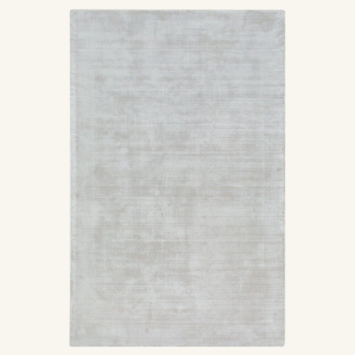 Tapis design en viscose gris clair - Ascoli - fond #F9F6F0 détouré