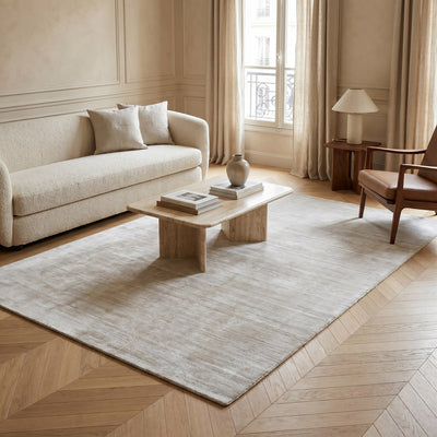 Tapis design en viscose gris clair - Ascoli - ambiance salon 1