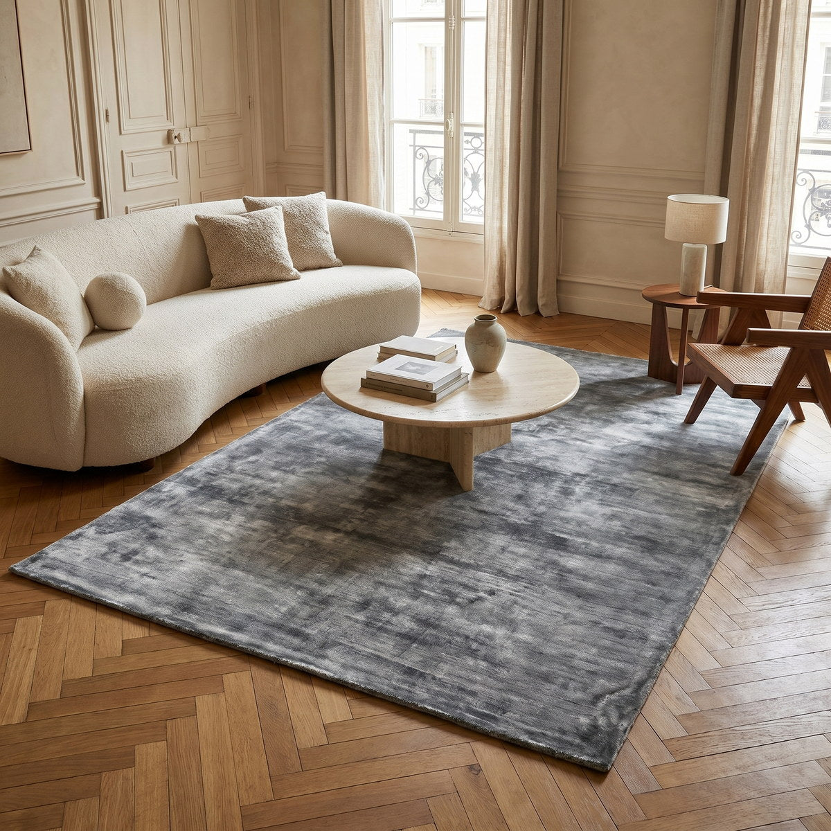 Tapis design en viscose gris - Campobasso - ambiance salon 1