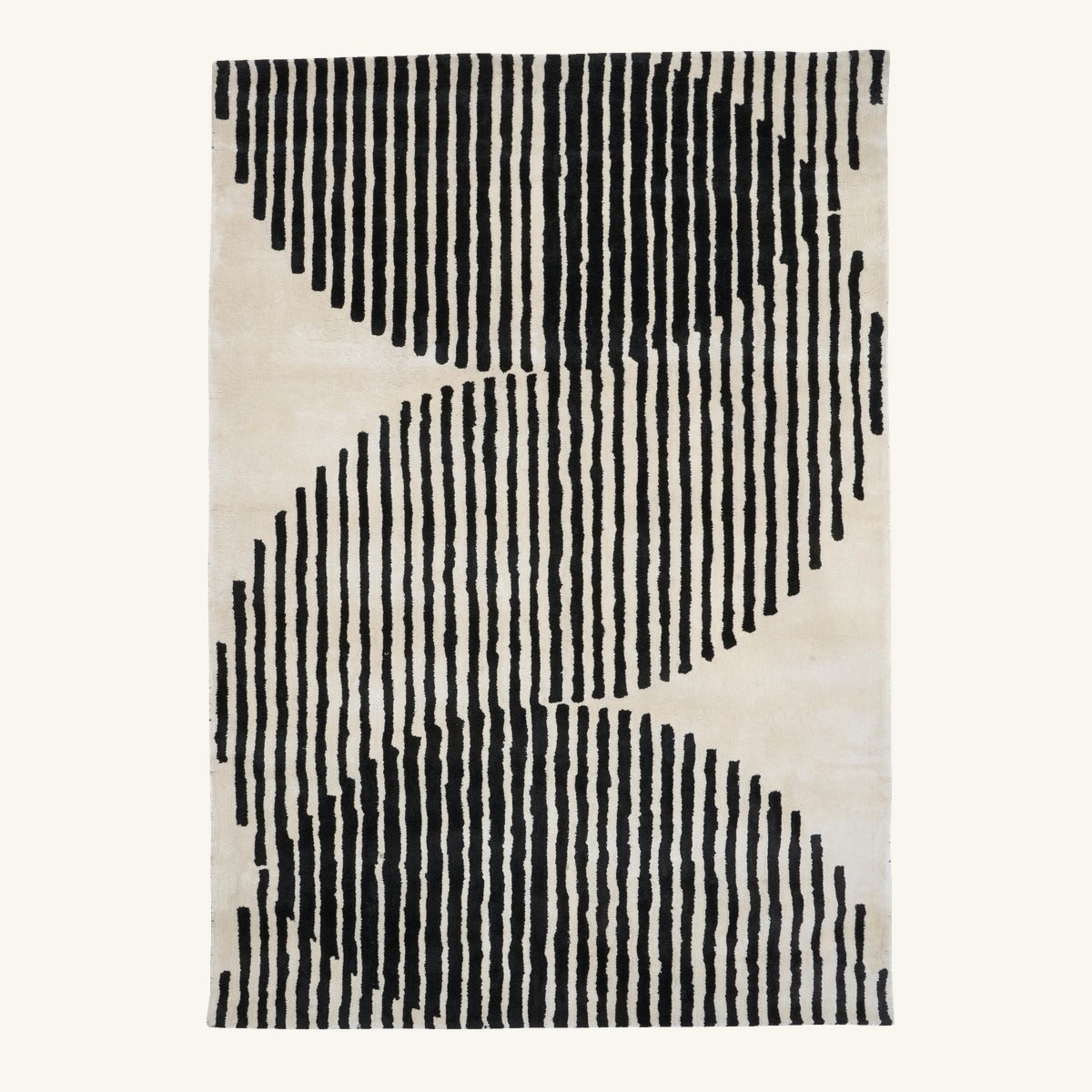 Tapis design en viscose ivoire - Jolie - fond #F9F6F0 détouré