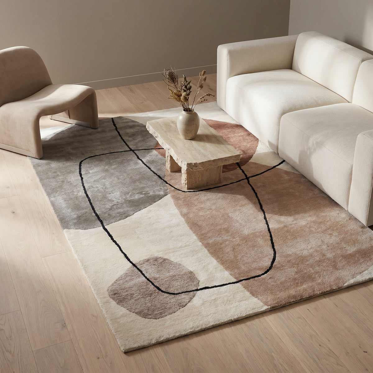 Tapis design en viscose sable - Enna - ambiance salon 2